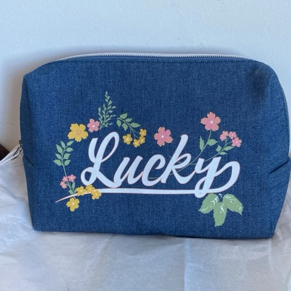 BNWT Lucky Brand Multi functional Travle Wedge Pouch - Picture 2 of 11